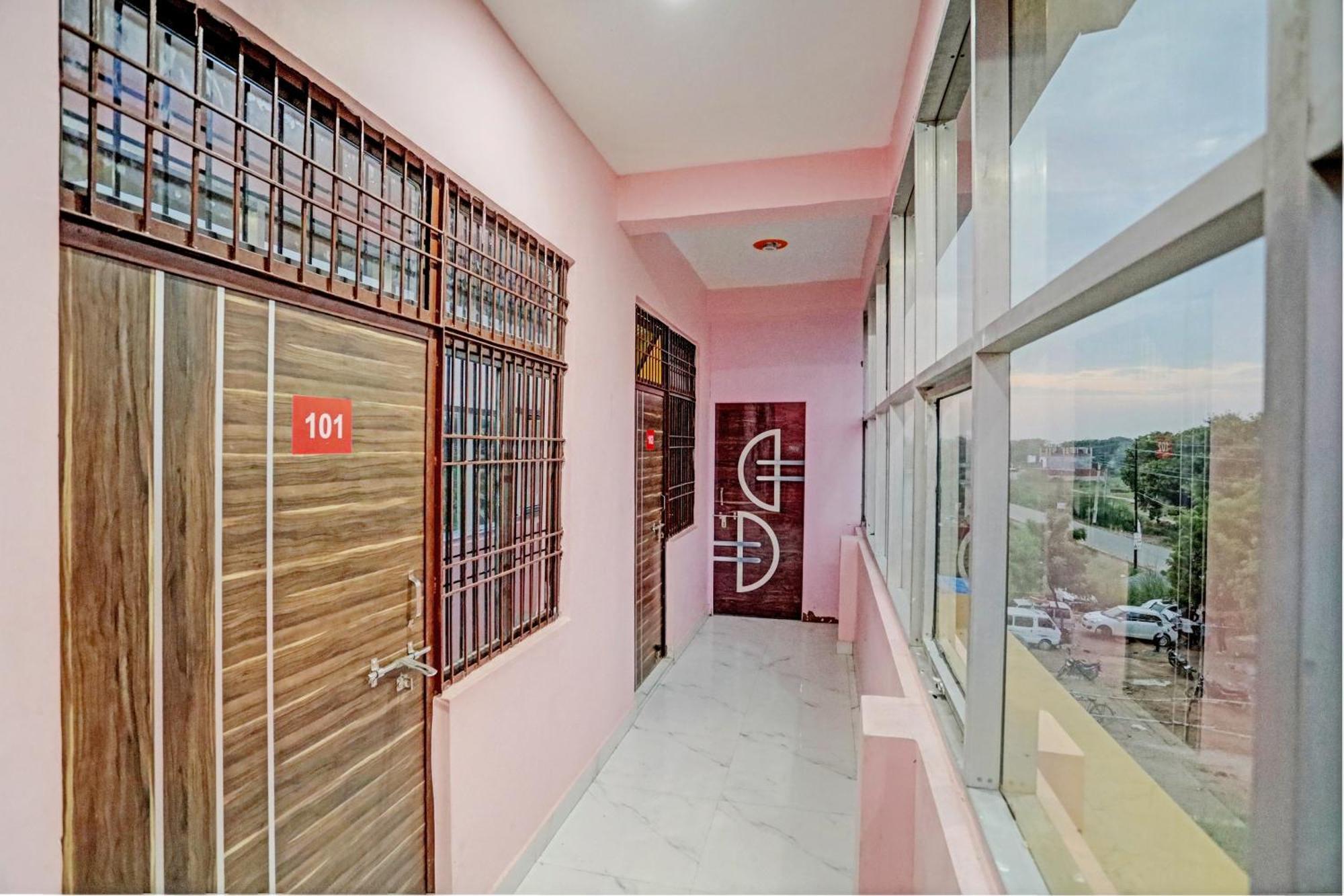 Oyo Flagship Hotel Star Inn カーンプル エクステリア 写真